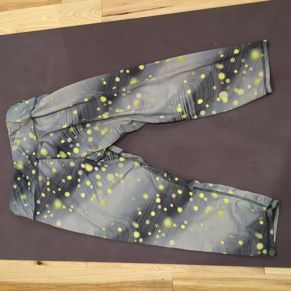 RBX Athletic Gray & Yellow Print Capri Leggings